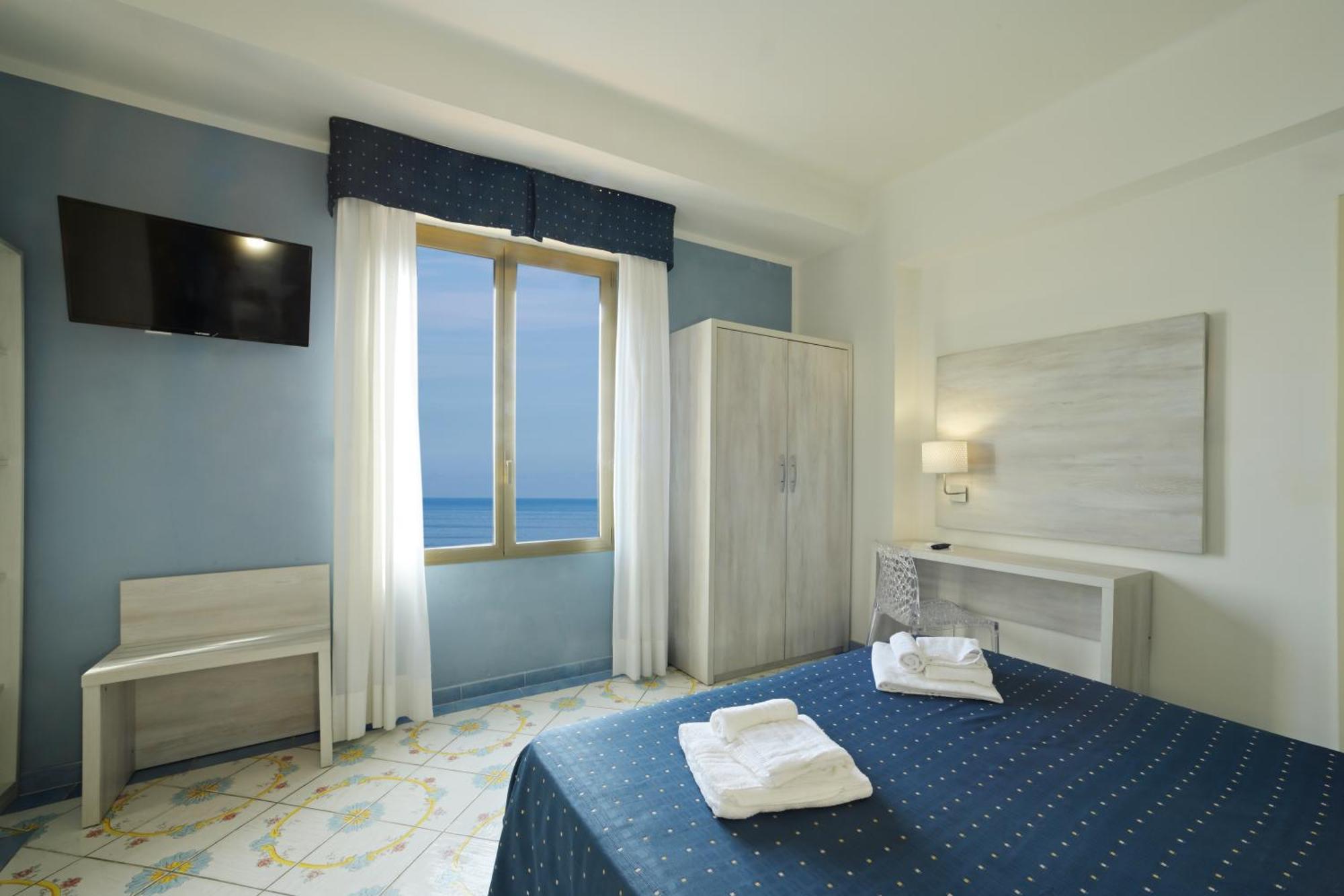 Hotel Delfino لايقويليا المظهر الخارجي الصورة