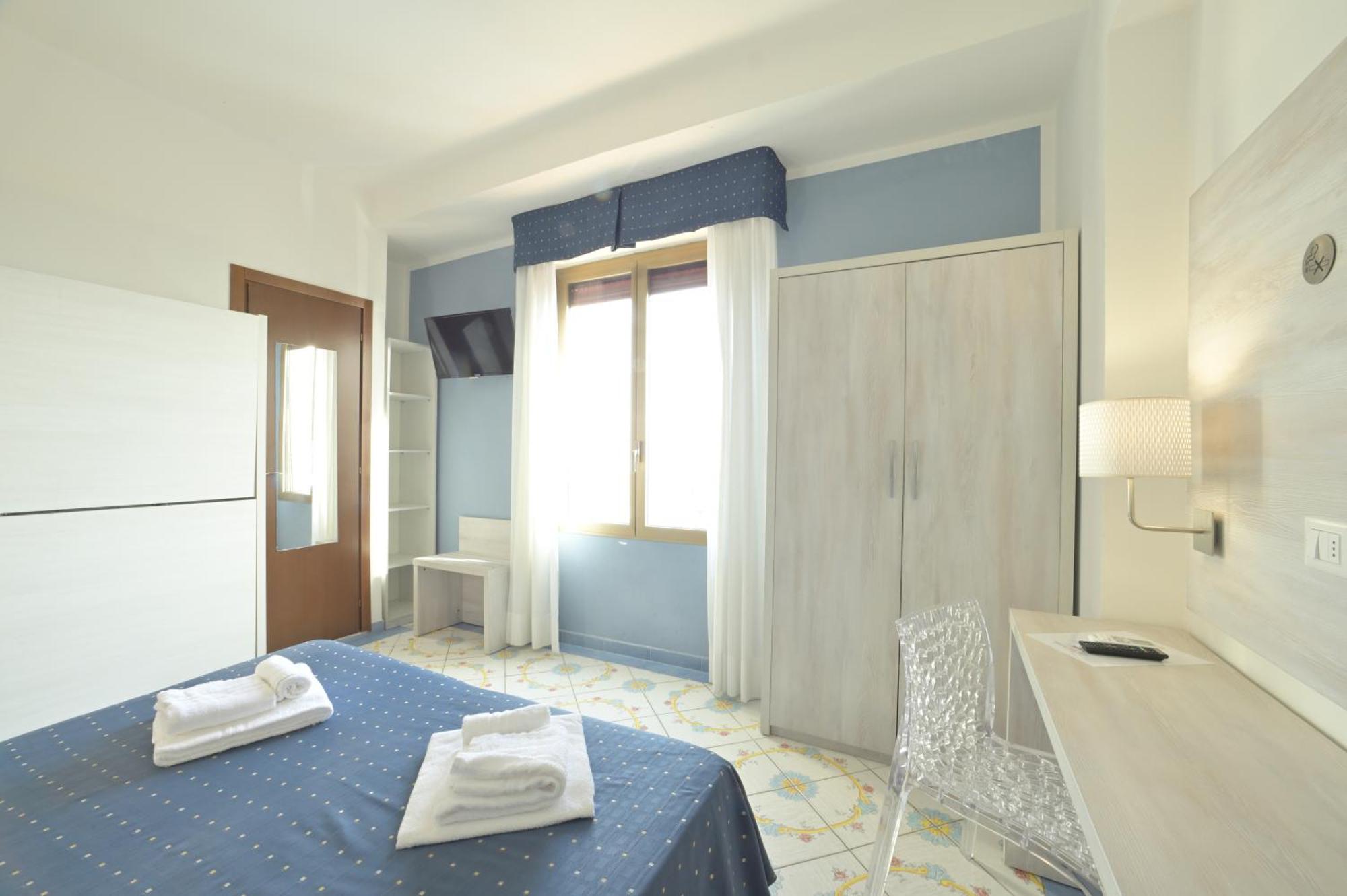 Hotel Delfino لايقويليا المظهر الخارجي الصورة