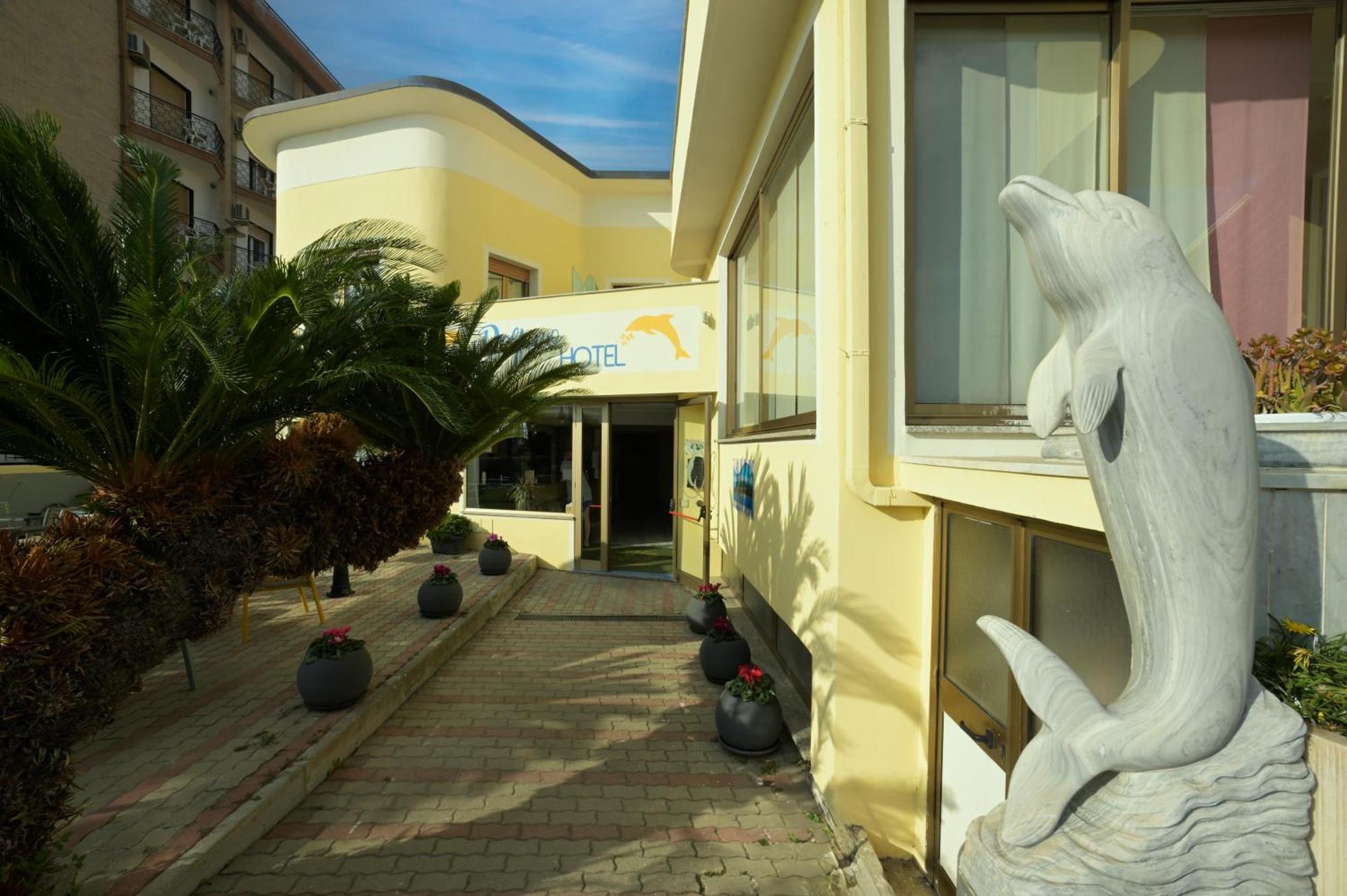 Hotel Delfino لايقويليا المظهر الخارجي الصورة