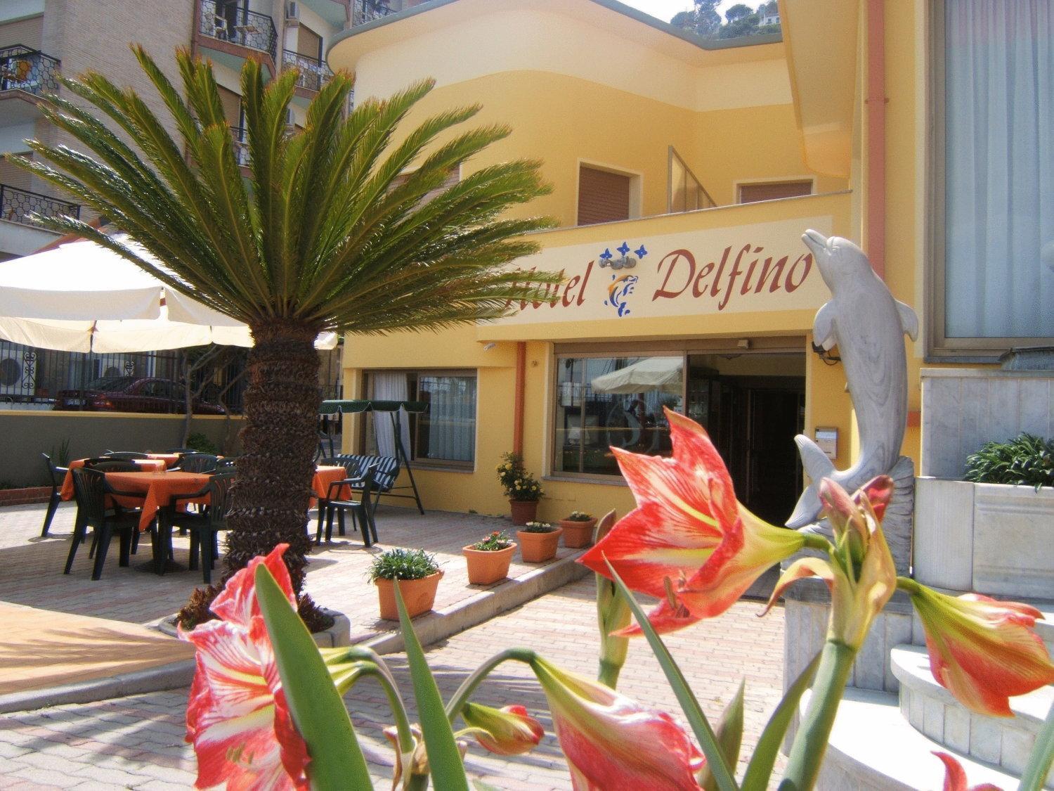 Hotel Delfino لايقويليا المظهر الخارجي الصورة