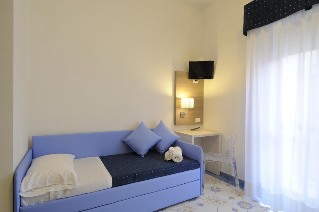 Hotel Delfino لايقويليا المظهر الخارجي الصورة