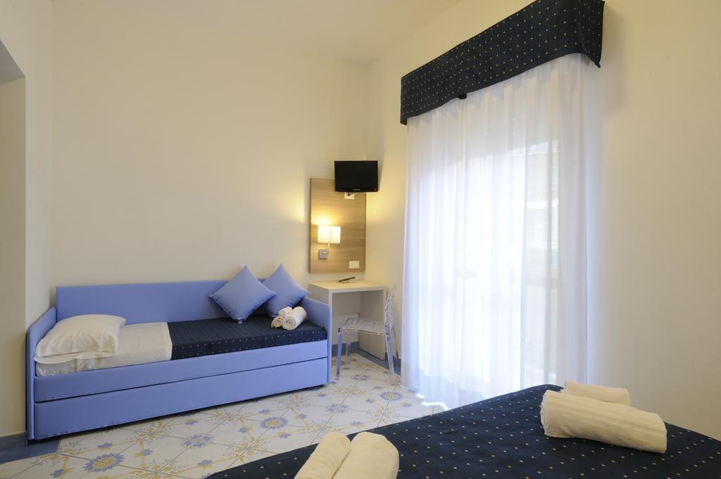 Hotel Delfino لايقويليا المظهر الخارجي الصورة