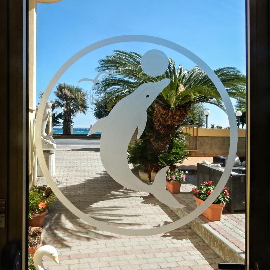 Hotel Delfino لايقويليا المظهر الخارجي الصورة