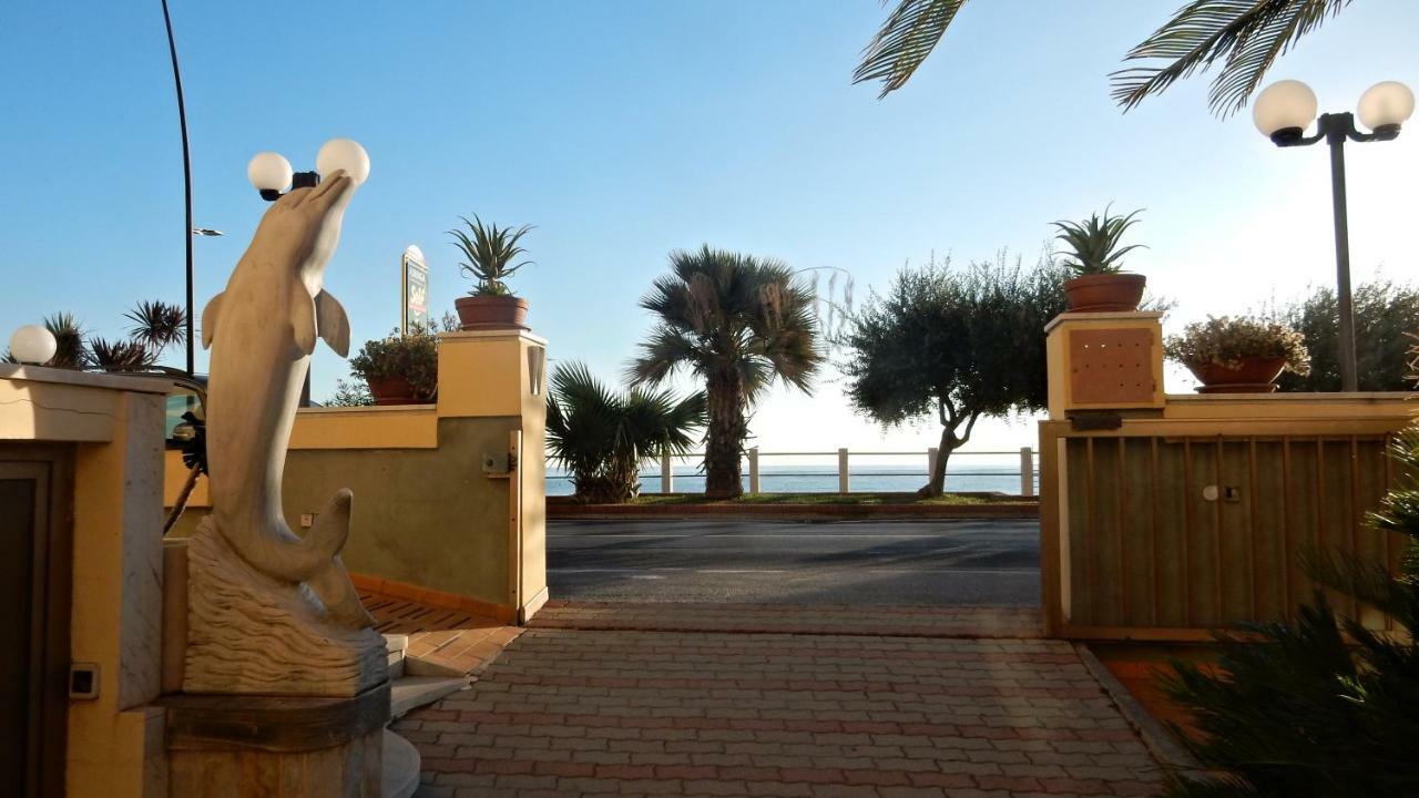 Hotel Delfino لايقويليا المظهر الخارجي الصورة