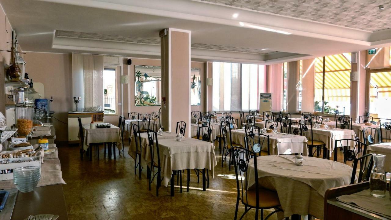 Hotel Delfino لايقويليا المظهر الخارجي الصورة